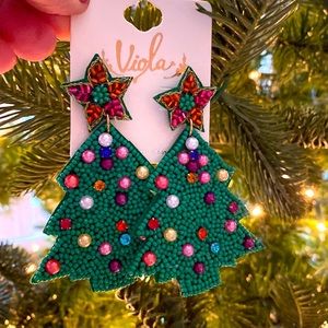 Viola ladies Christmas Tree earrings new (beaded)